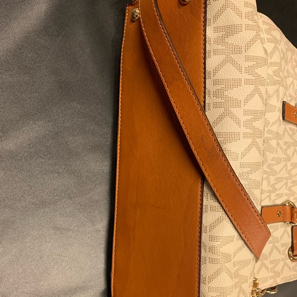 Micheal kors handbag in amazing condition - Picture 4 of 6